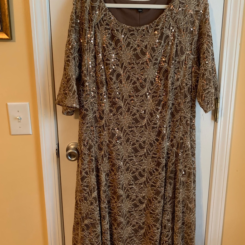 Mother-of-the-Bride gold sequined dress